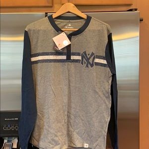 New York Yankees Long Sleeve Button Up Size Large